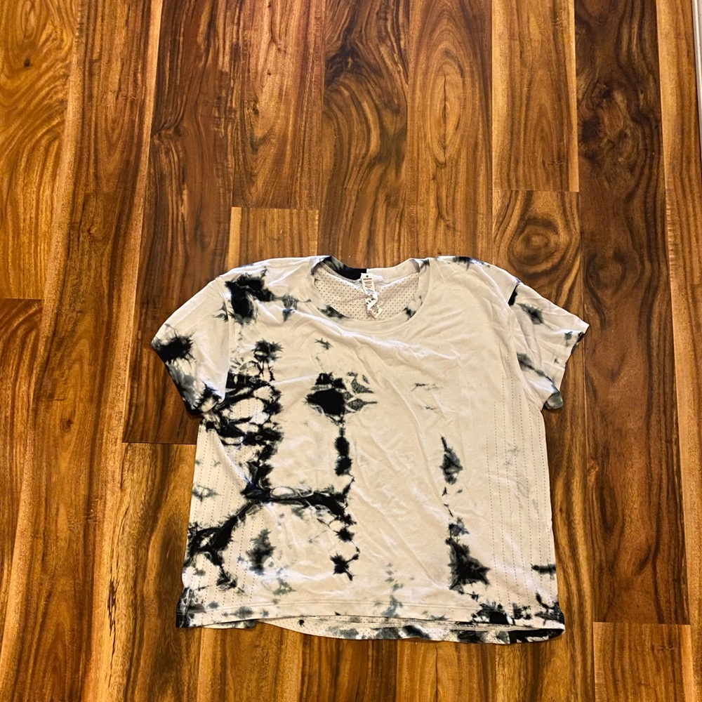 Short sleeve tie-dye lululemon shirt